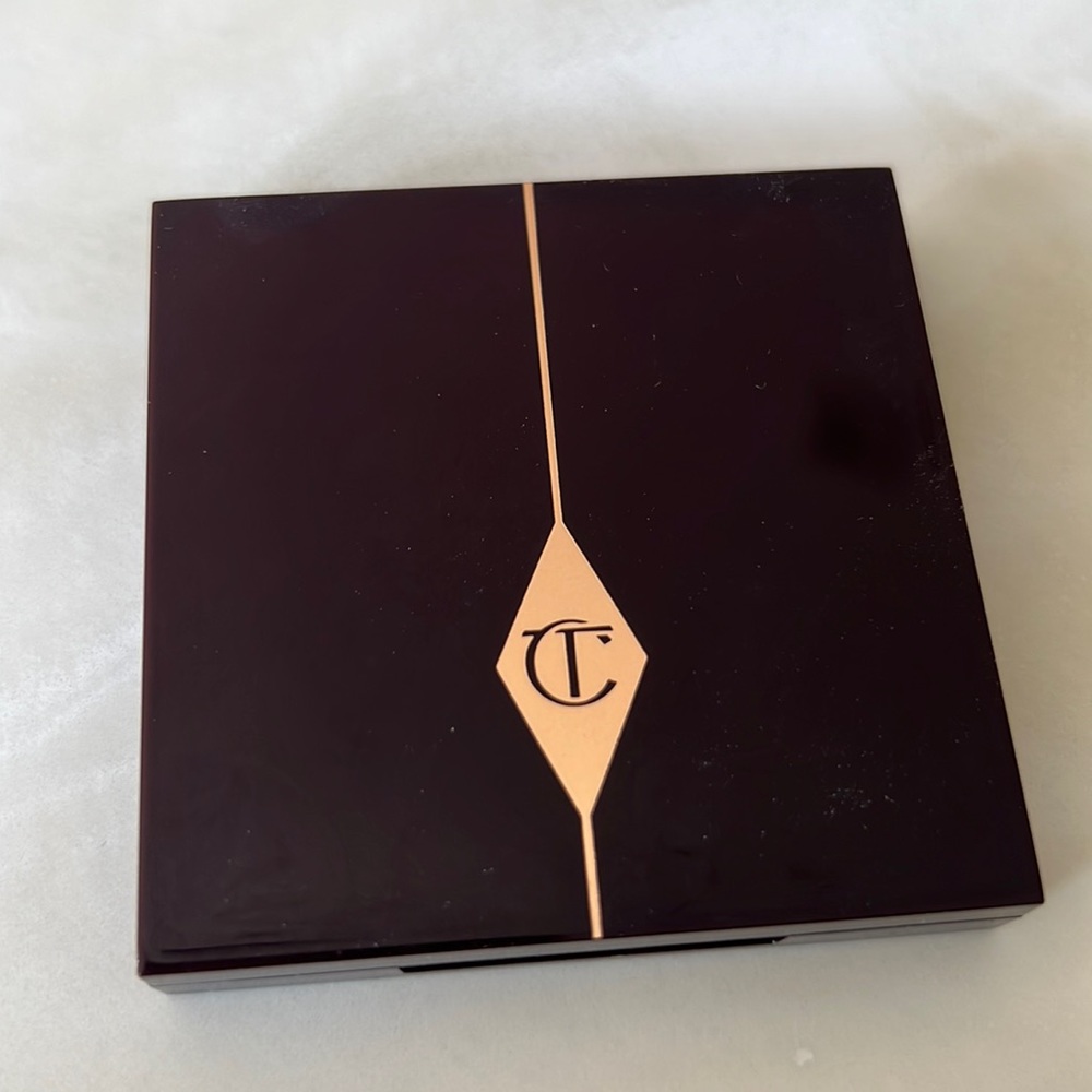 Charlotte Tilbury pillow talk eyeshadow palette